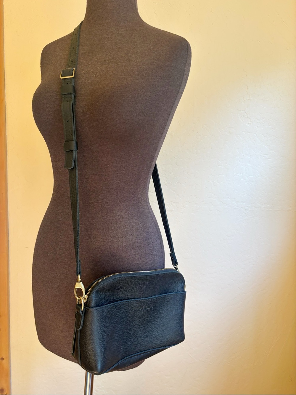 Portland Leather Goods Eclipse Purse Black Leather Bag - Picture 9 of 9